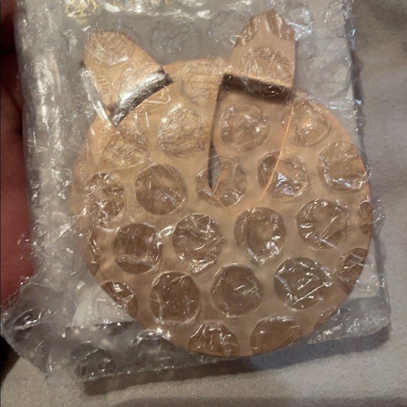 Kendra Scott
Rose Gold Diane Earrings NEW never worn - Picture 3 of 6